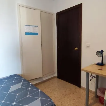 Guest house Con Cama Doble, Piso Compartido En Avenida Blasco Ibanez Valencia